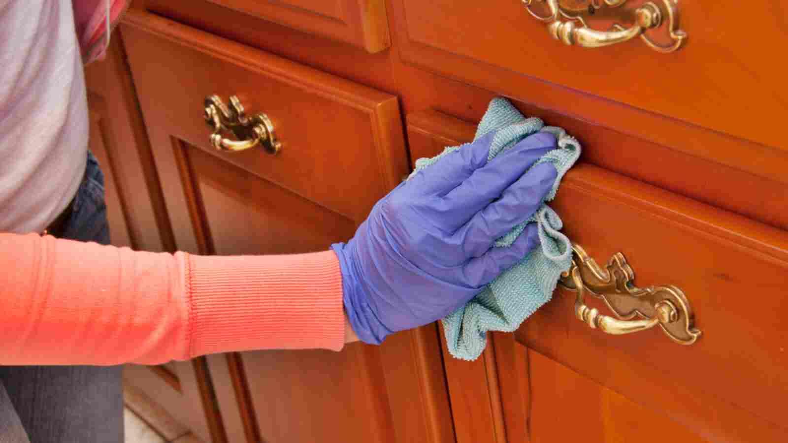 11 خطوة لتنظيف الأثاث الخشبي البوابة